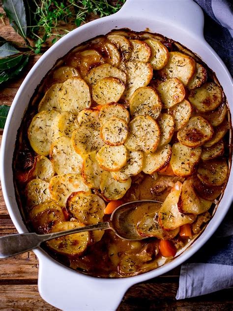  Lancashire Hotpot - Ein herzhaftes Gericht mit cremiger Kartoffelkrone für kalte Tage!